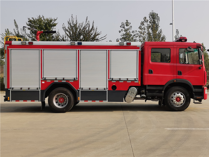 東風(fēng)7噸水罐消防車(chē)