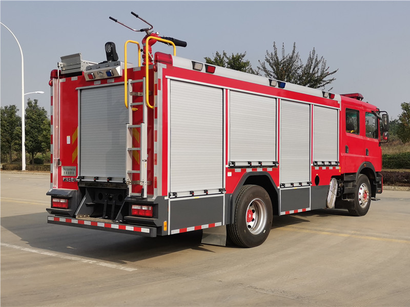 東風(fēng)7噸水罐消防車(chē)