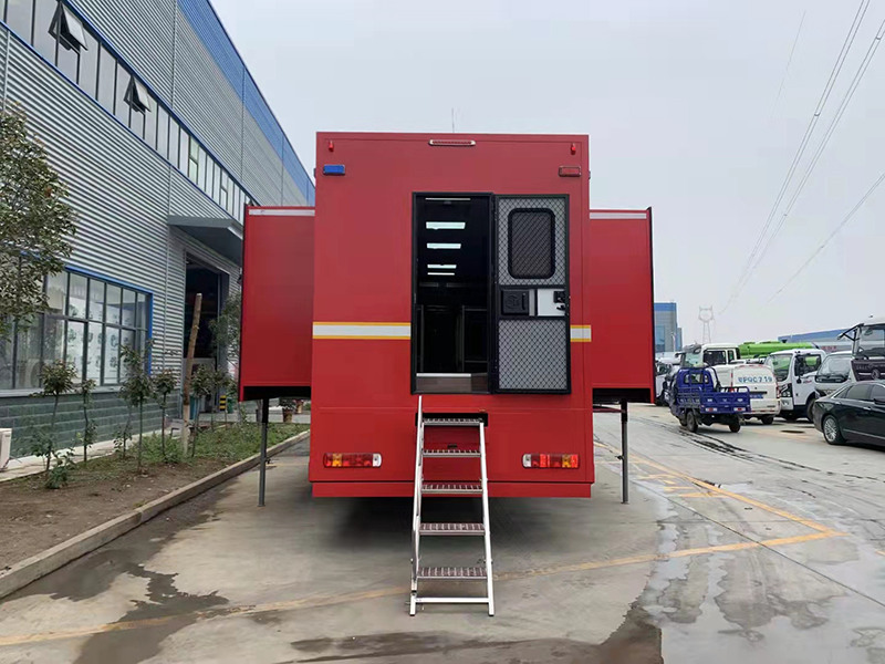 重汽豪沃單橋救援宿營車(24人)