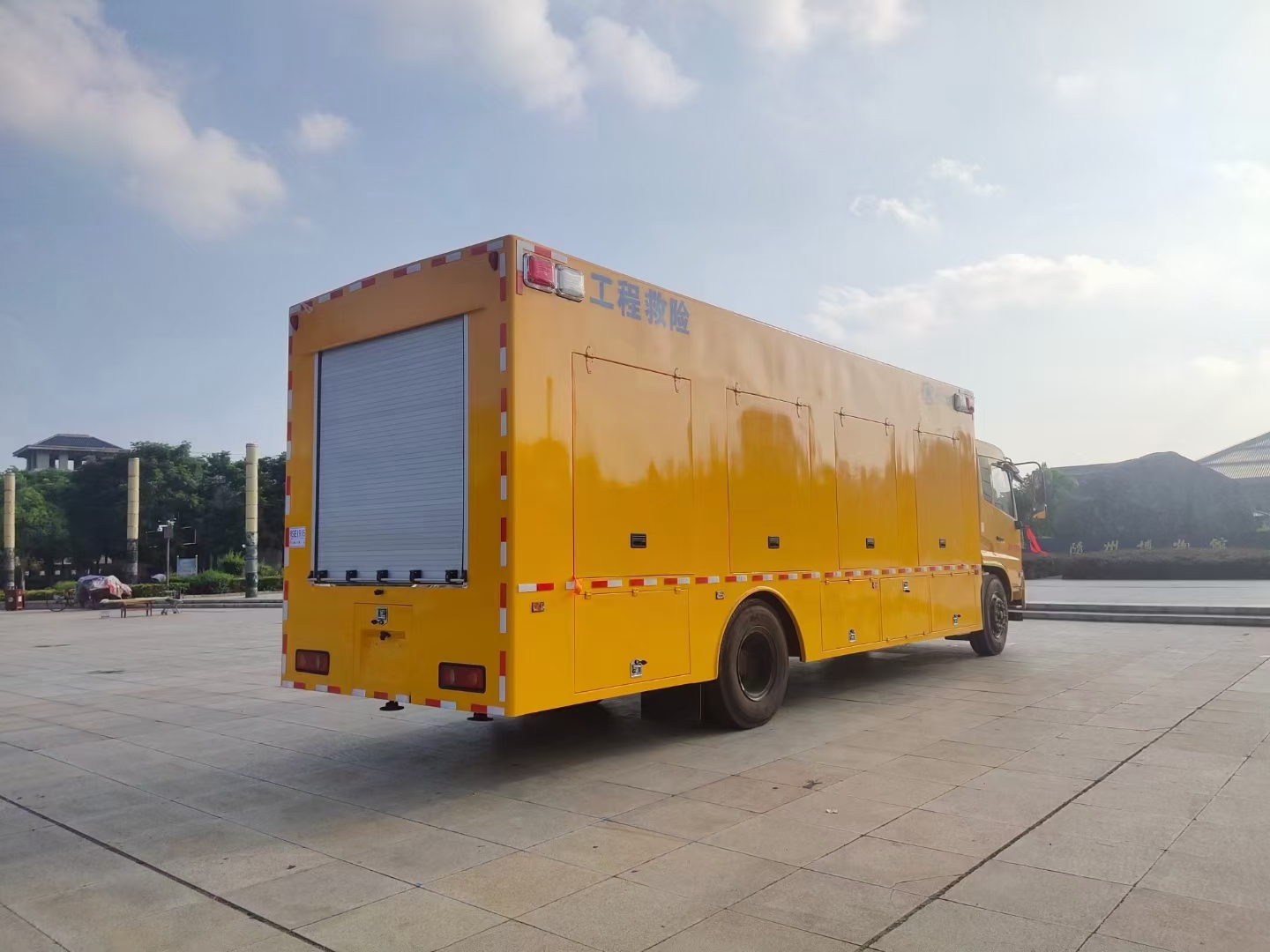 東風(fēng)天錦3000方排水車(chē)（自吸 便攜）