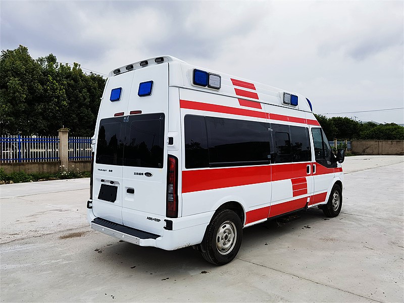 福特新時代長軸高頂負(fù)壓救護(hù)車